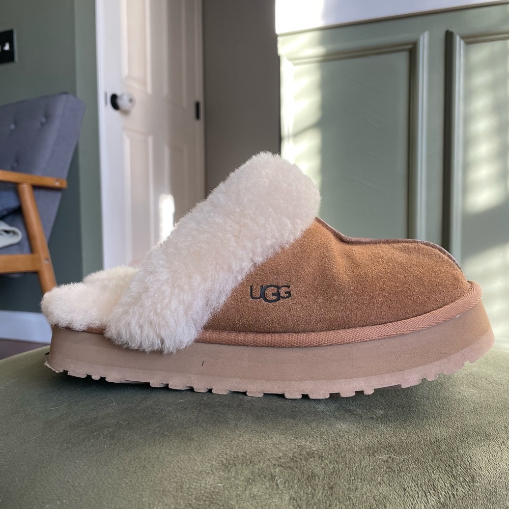 UGG Scuffette Platformslippers, Chestnut, size 9 - image 1